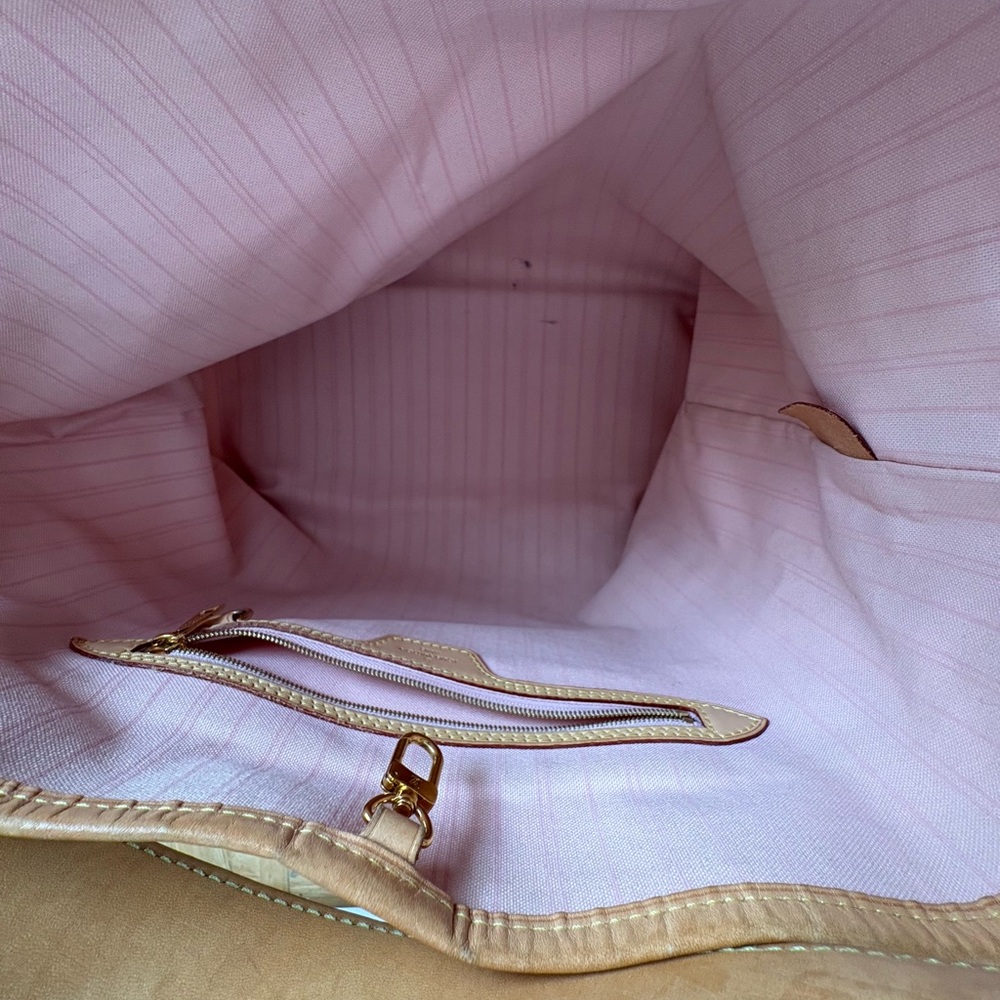 Louis Vuitton Gray and Tan Shoulder Bag with Iconic Design - Picture 8 of 11